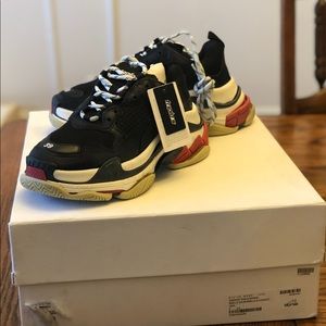 BALENCIAGA TRIPLE S MENS SIZE 39